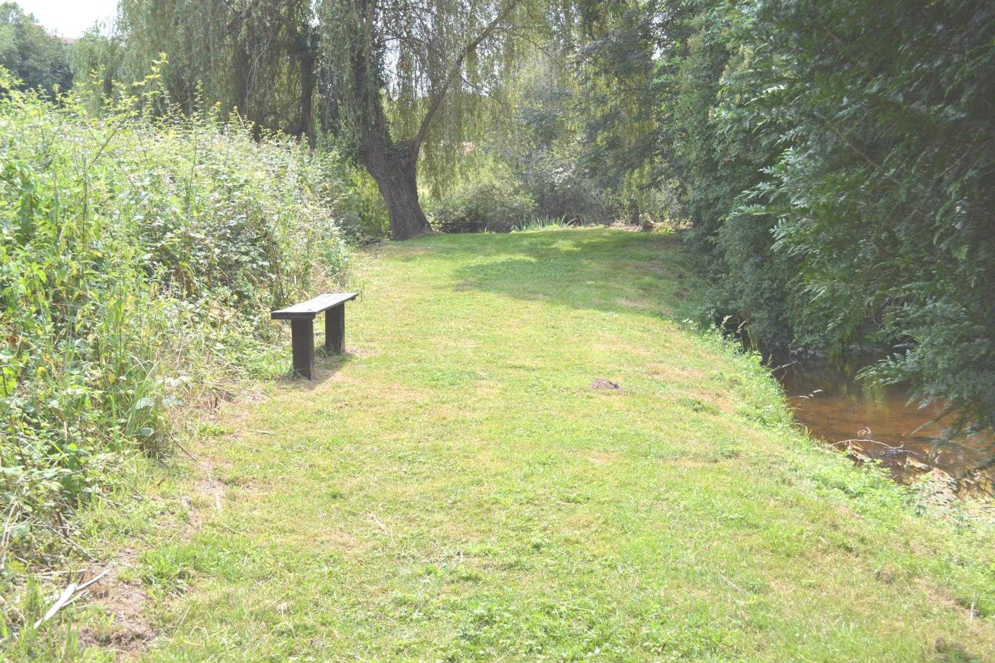 Les Bruyeres Gite Montbron Экстерьер фото